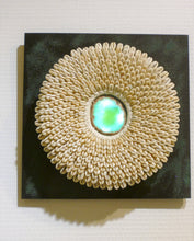 Charger l&#39;image dans la galerie, Agate lumineuse verte, collier Tolai
